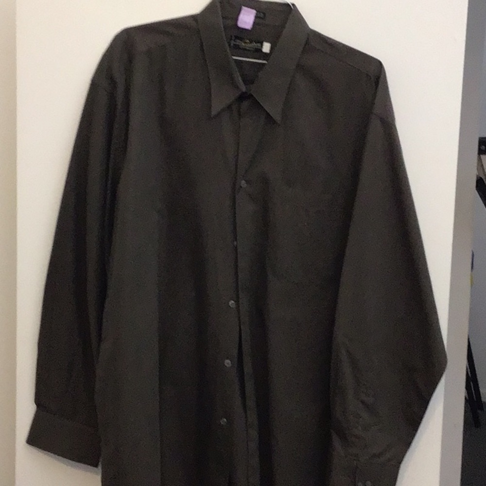 Men’s dress shirt. Size 19. Excellent condition.